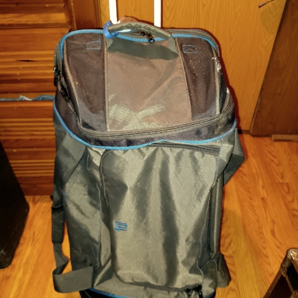 Fūl xtra large rolling suitcase